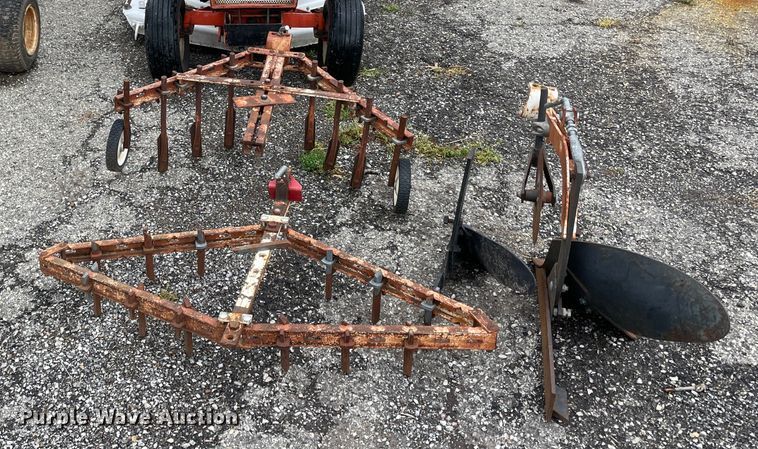 image for item IC9298 (2) 1973 Allis Chalmers 416 lawn mowers