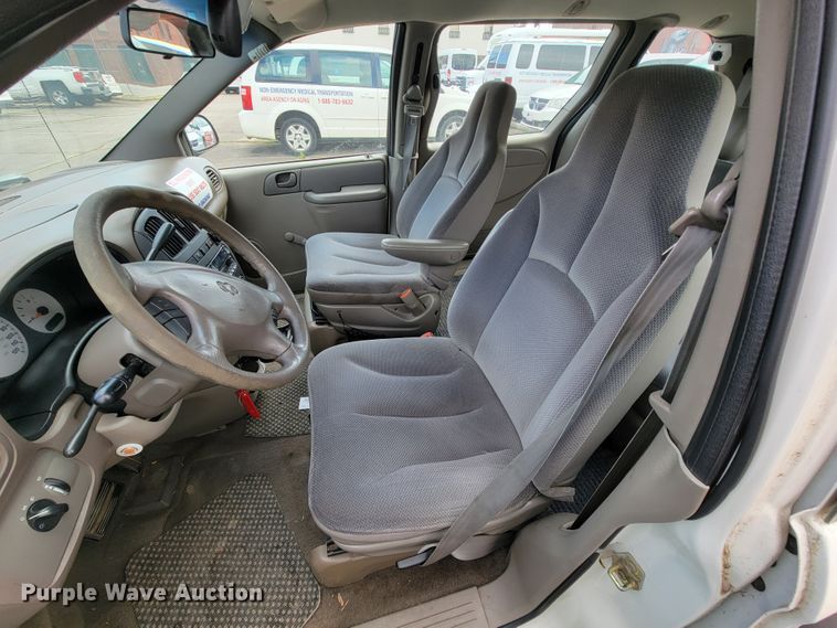 image for item IF9752 2002 Dodge Caravan  van