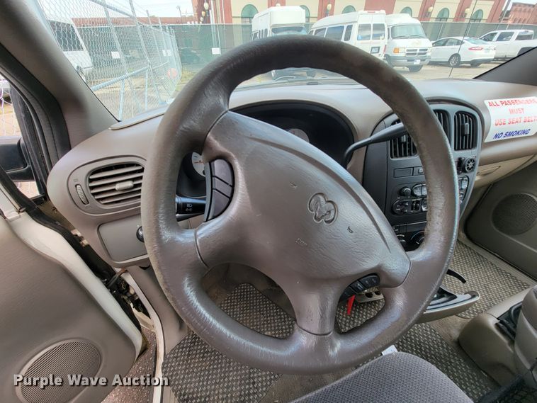 image for item IF9752 2002 Dodge Caravan  van