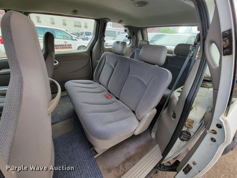 image for item IF9752 2002 Dodge Caravan  van