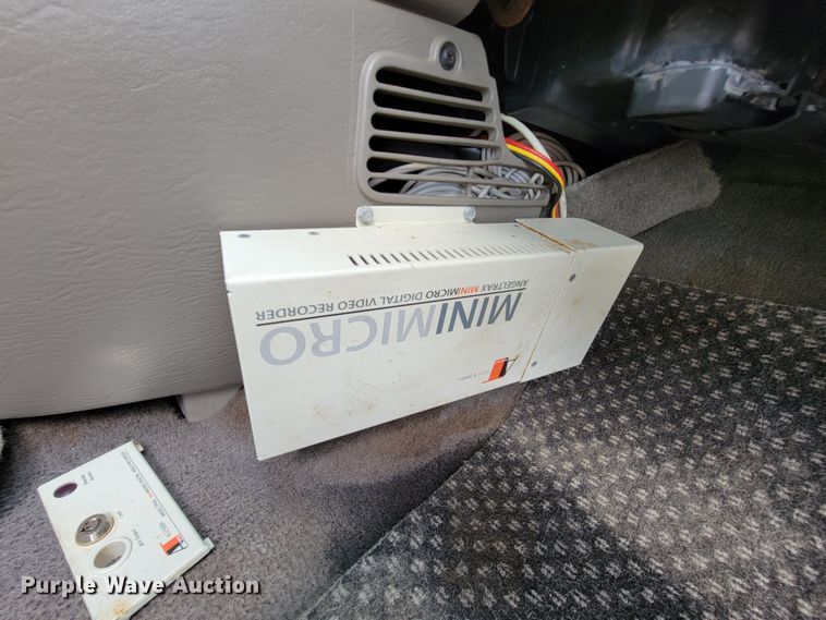 image for item IF9752 2002 Dodge Caravan  van