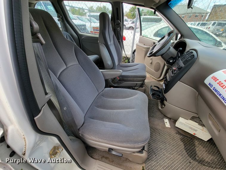 image for item IF9752 2002 Dodge Caravan  van