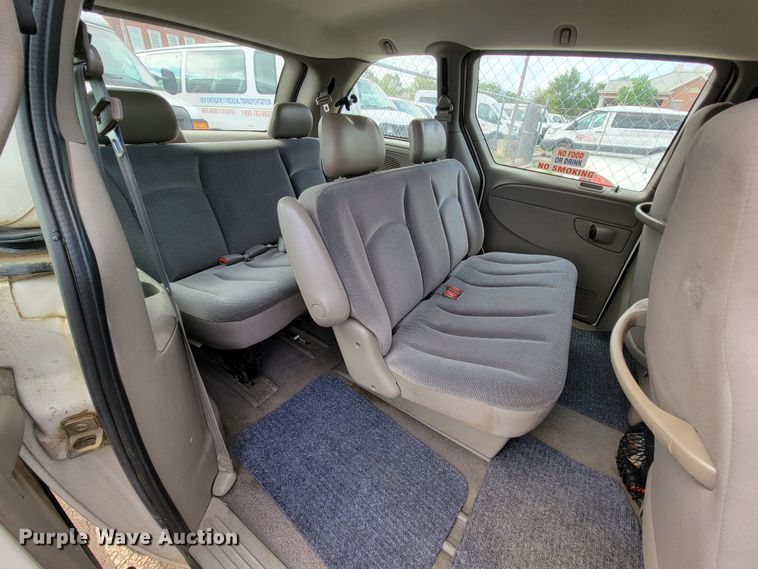 image for item IF9752 2002 Dodge Caravan  van