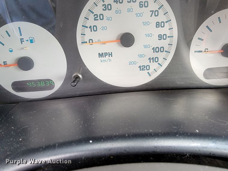 image for item IF9752 2002 Dodge Caravan  van