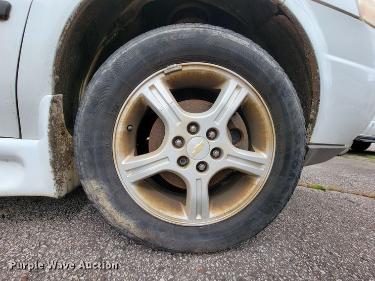 image for item IF9754 2006 Chevrolet Uplander  handicap accessible van