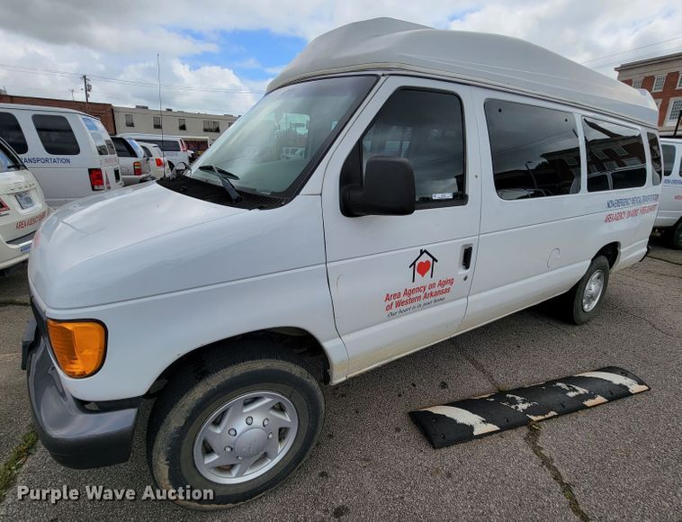 image for item IF9755 2007 Ford E350  handicap accessible van
