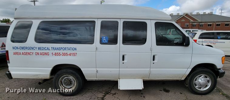 image for item IF9755 2007 Ford E350  handicap accessible van