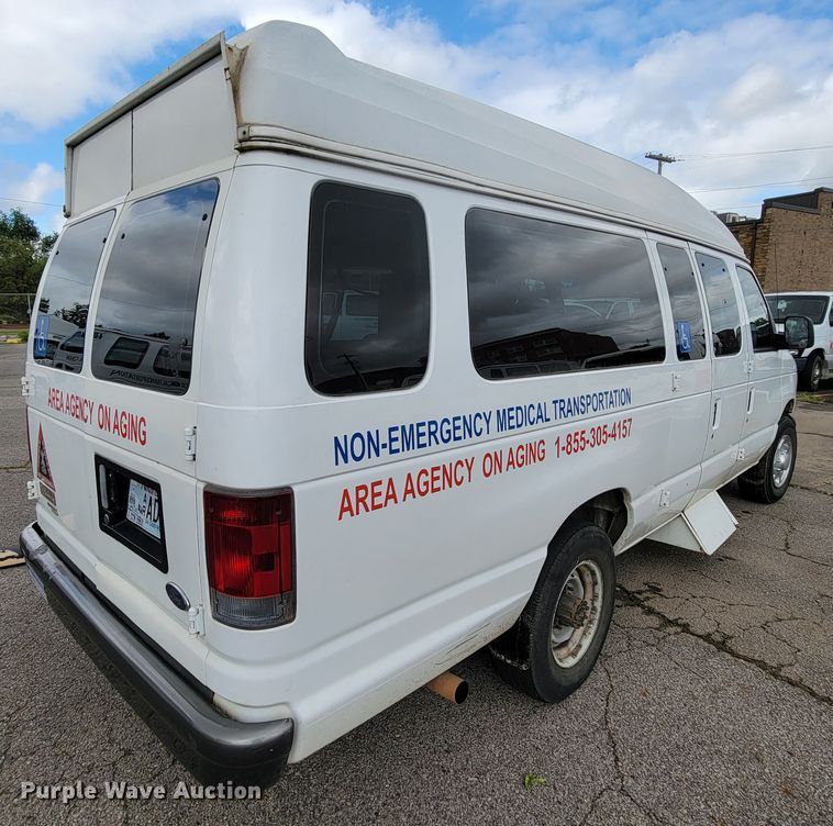 image for item IF9755 2007 Ford E350  handicap accessible van
