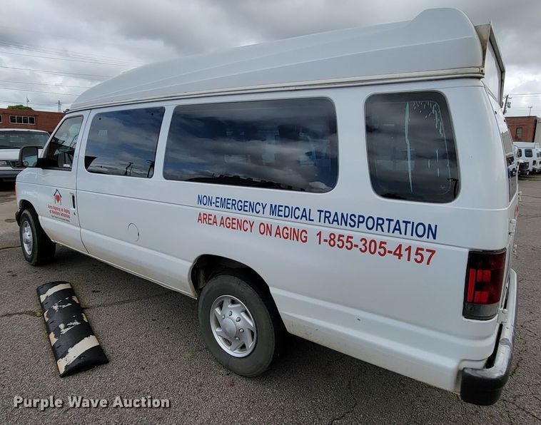 image for item IF9755 2007 Ford E350  handicap accessible van