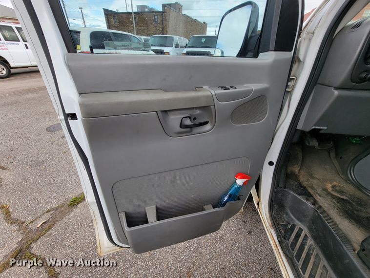 image for item IF9755 2007 Ford E350  handicap accessible van