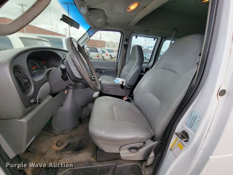 image for item IF9755 2007 Ford E350  handicap accessible van