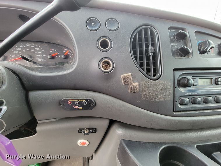 image for item IF9755 2007 Ford E350  handicap accessible van