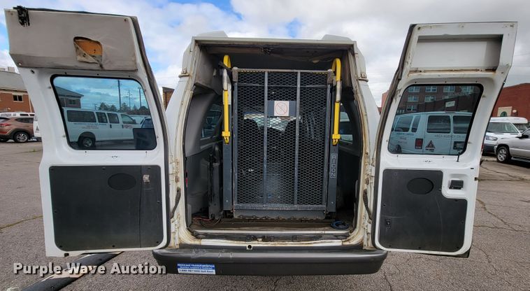 image for item IF9755 2007 Ford E350  handicap accessible van