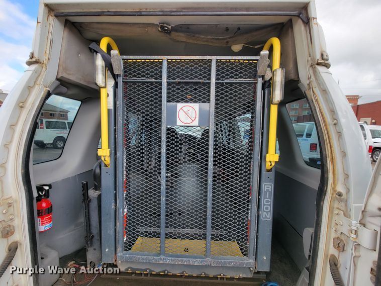 image for item IF9755 2007 Ford E350  handicap accessible van