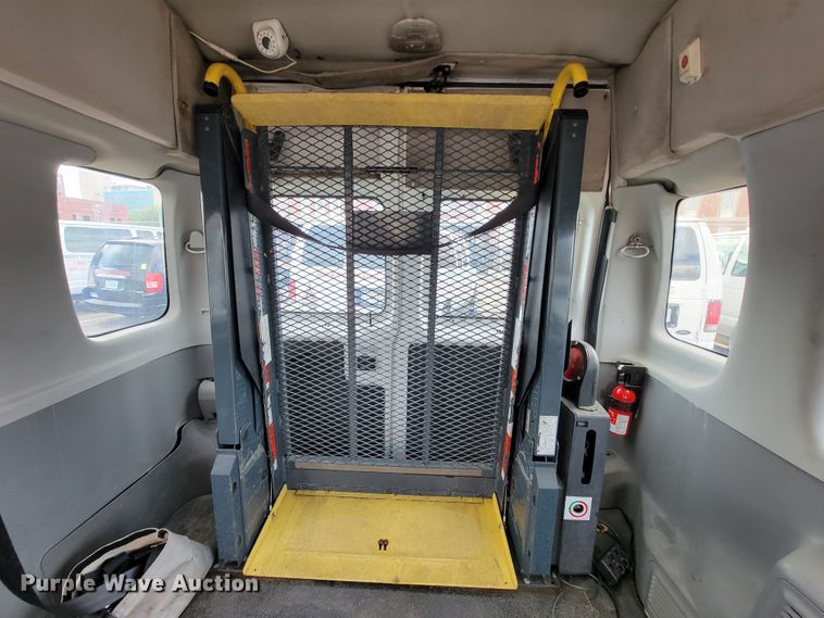 image for item IF9755 2007 Ford E350  handicap accessible van