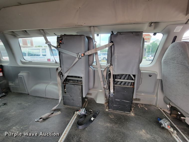 image for item IF9755 2007 Ford E350  handicap accessible van