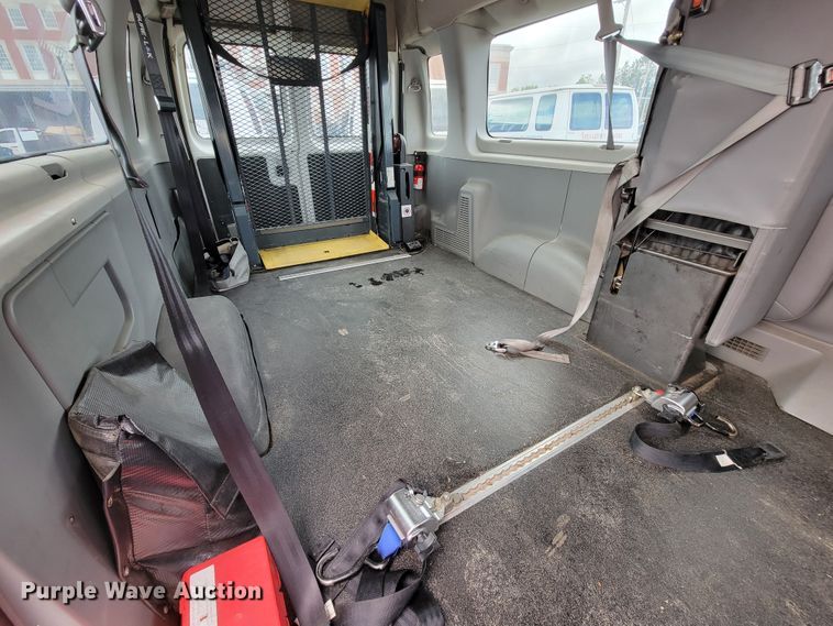 image for item IF9755 2007 Ford E350  handicap accessible van