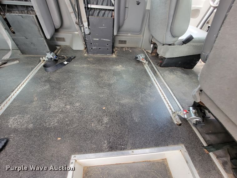 image for item IF9755 2007 Ford E350  handicap accessible van