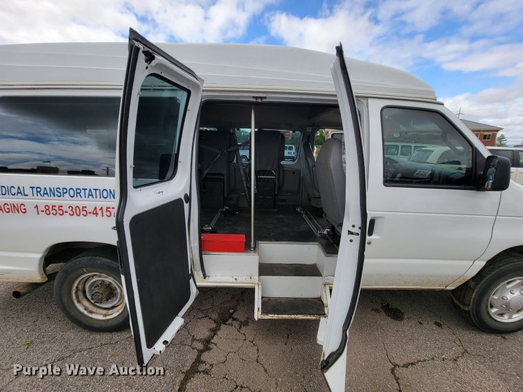 image for item IF9755 2007 Ford E350  handicap accessible van