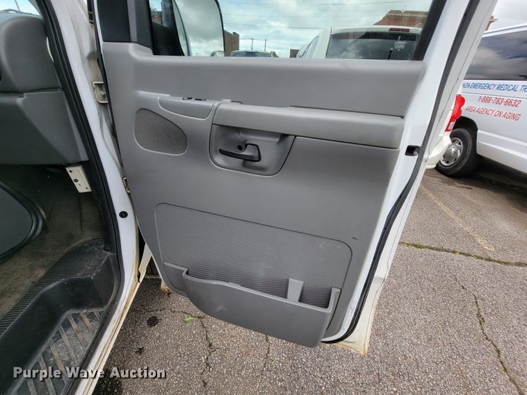 image for item IF9755 2007 Ford E350  handicap accessible van