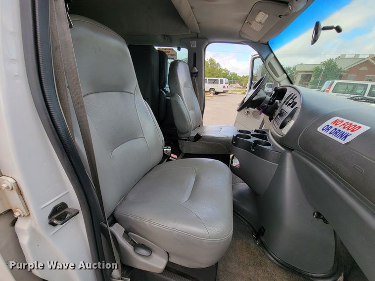 image for item IF9755 2007 Ford E350  handicap accessible van