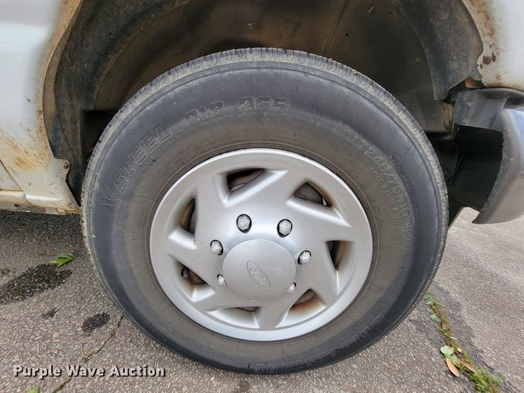 image for item IF9755 2007 Ford E350  handicap accessible van