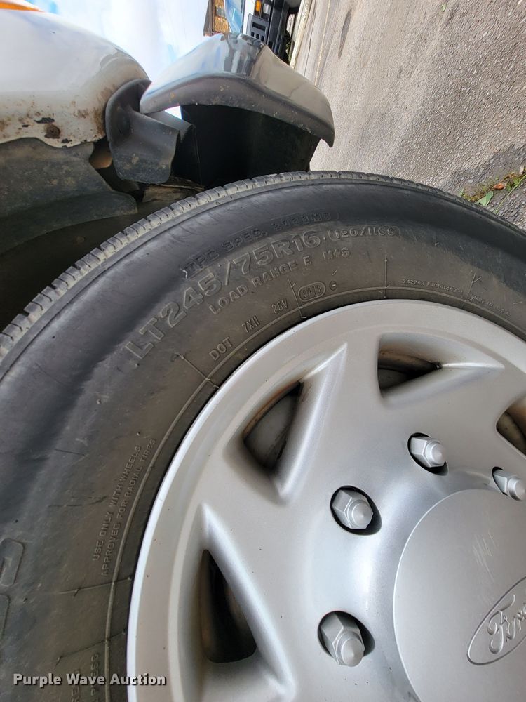 image for item IF9755 2007 Ford E350  handicap accessible van