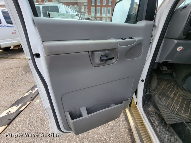 image for item IF9756 2008 Ford E350  van