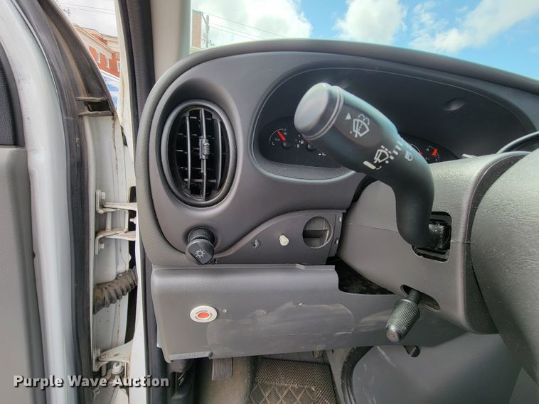 image for item IF9756 2008 Ford E350  van