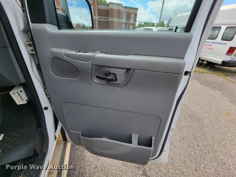image for item IF9756 2008 Ford E350  van