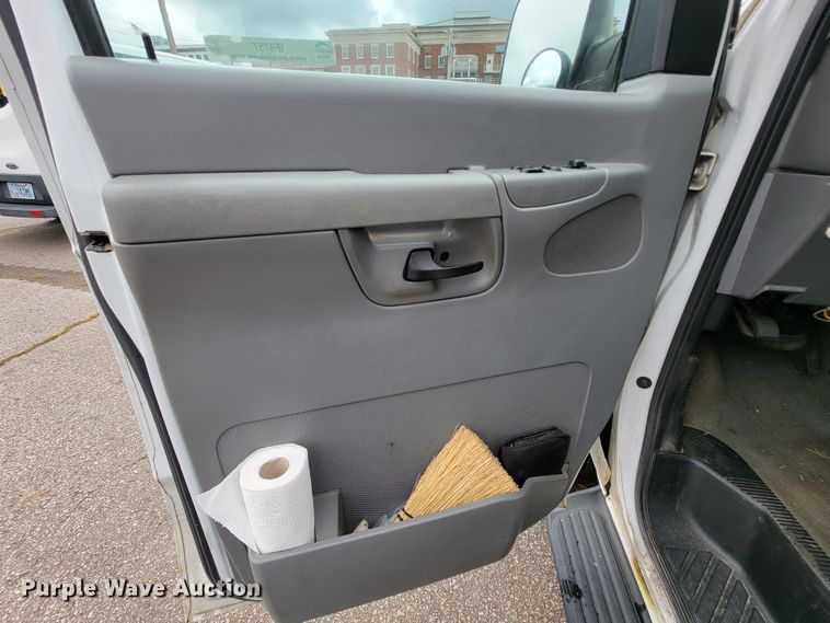 image for item IF9757 2008 Ford E350  van