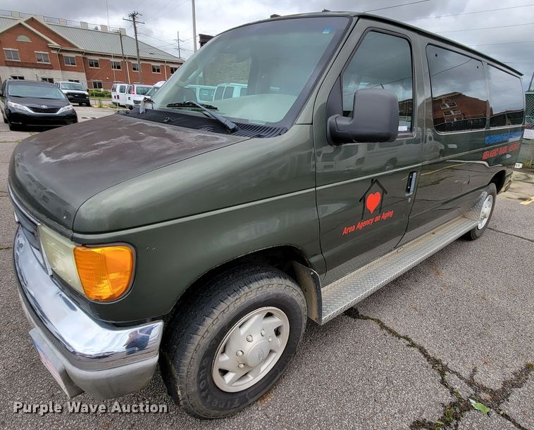 image for item IF9759 2004 Ford E350  van