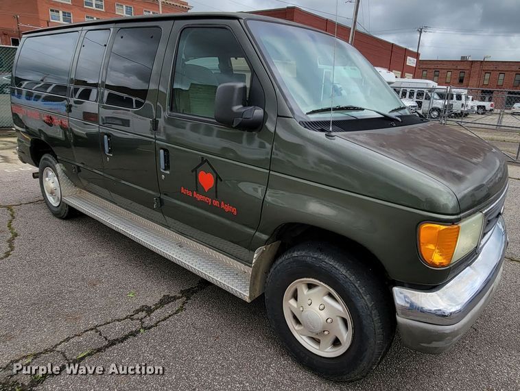 image for item IF9759 2004 Ford E350  van
