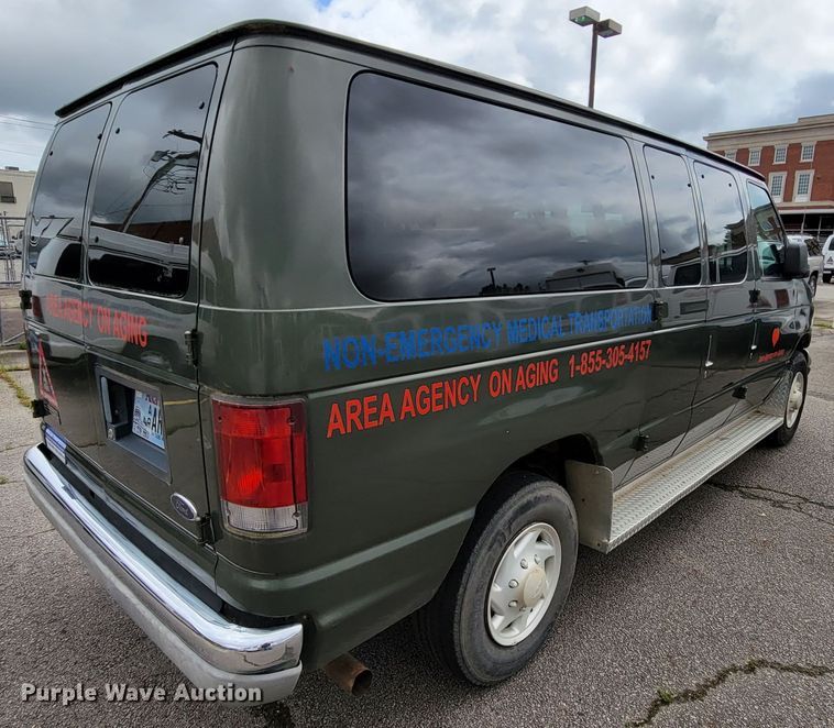 image for item IF9759 2004 Ford E350  van