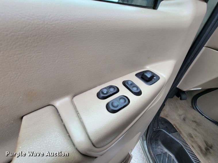 image for item IF9759 2004 Ford E350  van