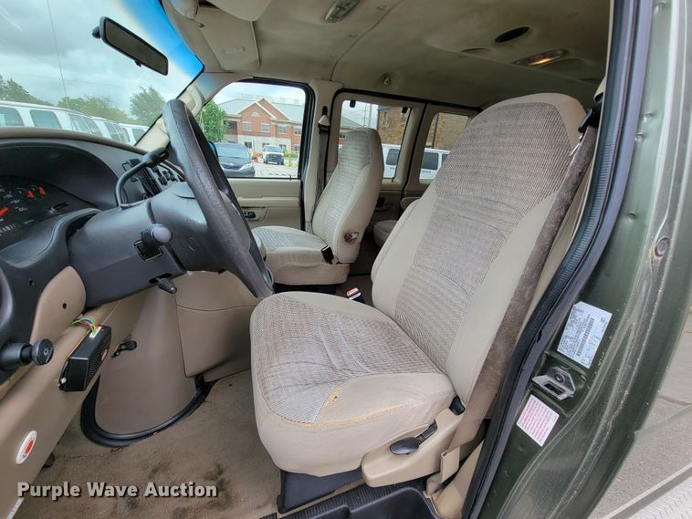 image for item IF9759 2004 Ford E350  van