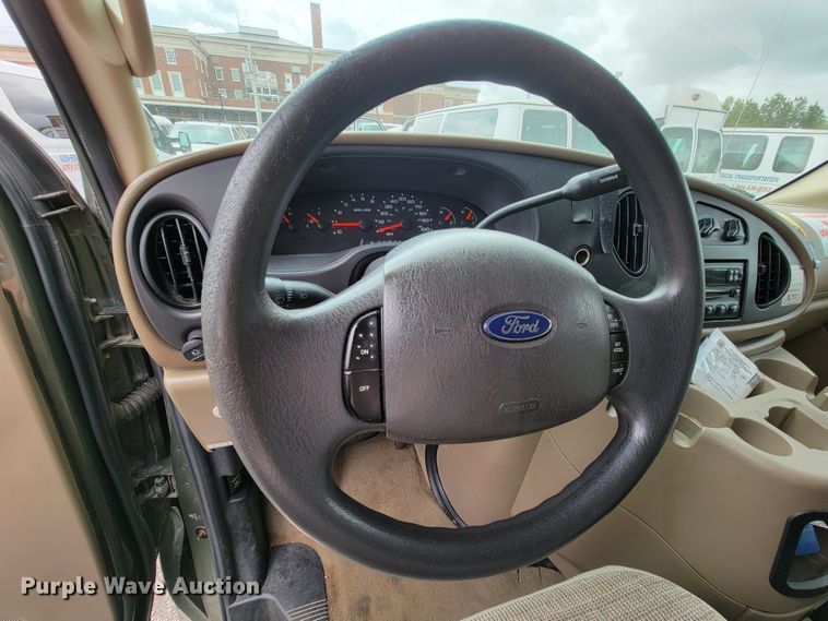 image for item IF9759 2004 Ford E350  van