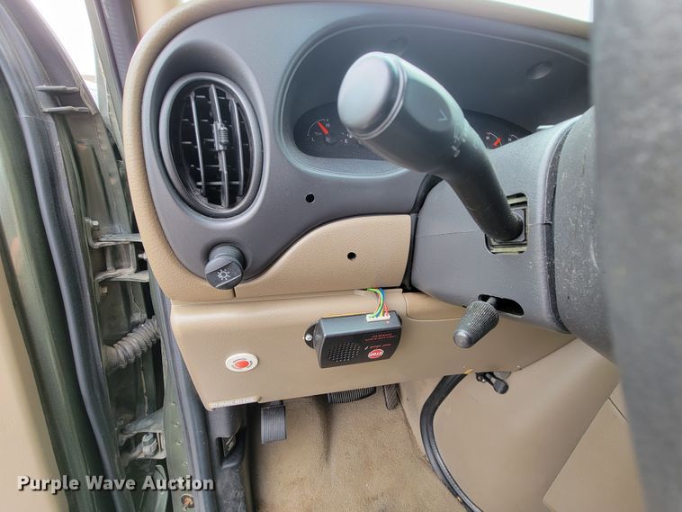 image for item IF9759 2004 Ford E350  van