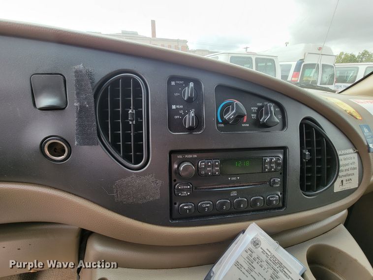 image for item IF9759 2004 Ford E350  van