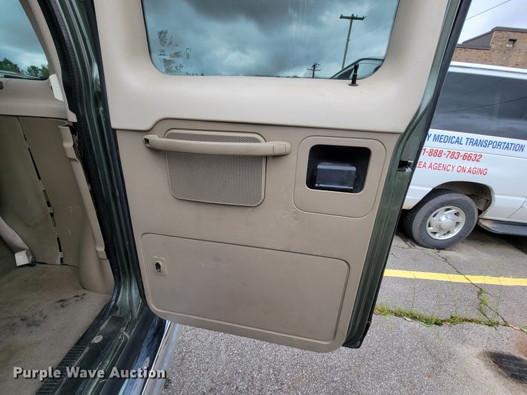 image for item IF9759 2004 Ford E350  van