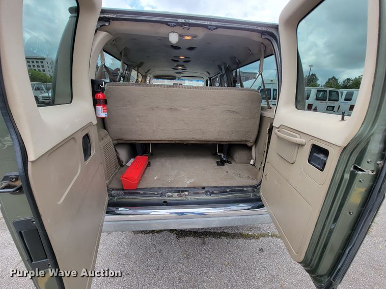 image for item IF9759 2004 Ford E350  van