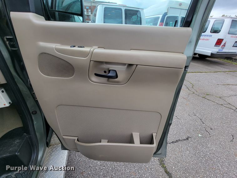 image for item IF9759 2004 Ford E350  van