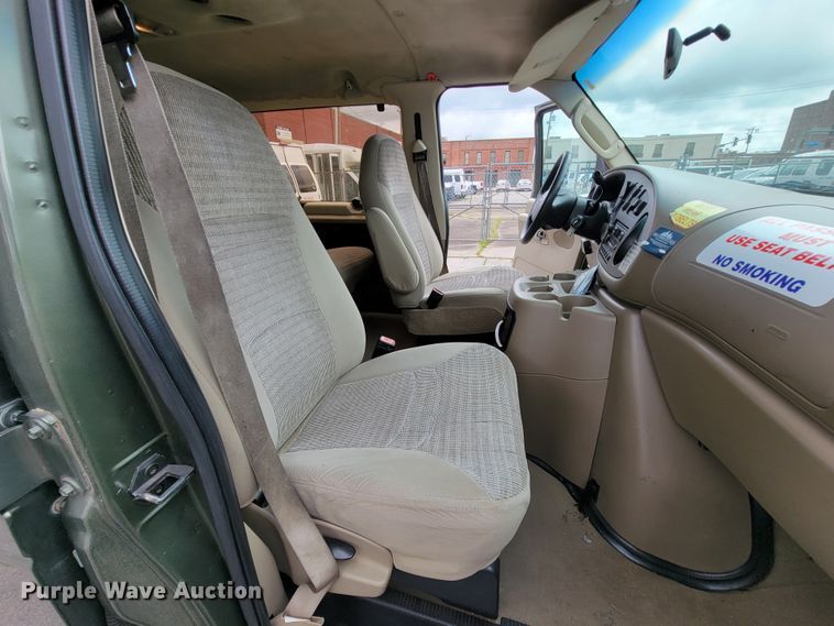image for item IF9759 2004 Ford E350  van