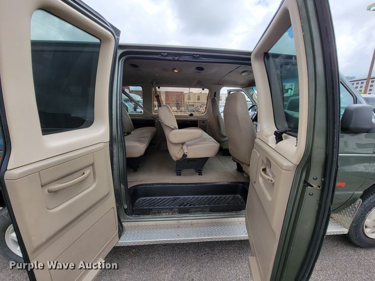 image for item IF9759 2004 Ford E350  van