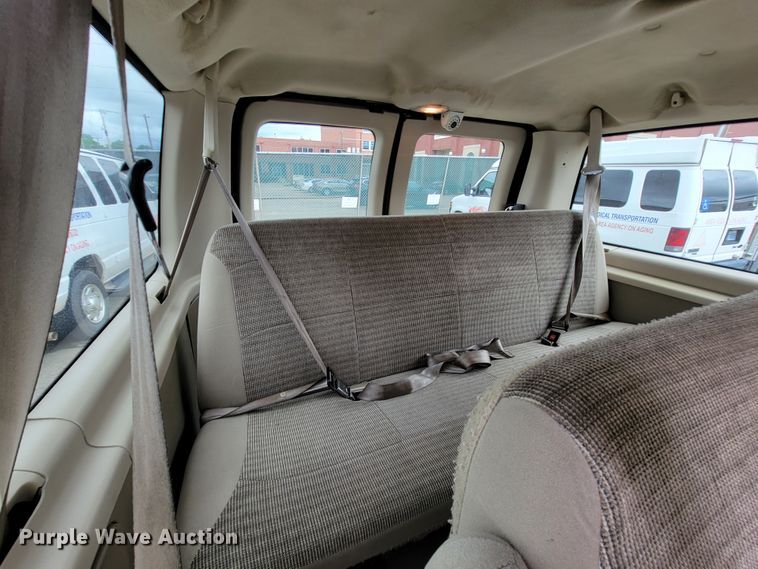 image for item IF9759 2004 Ford E350  van
