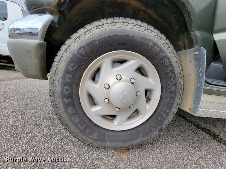 image for item IF9759 2004 Ford E350  van