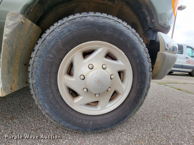 image for item IF9759 2004 Ford E350  van