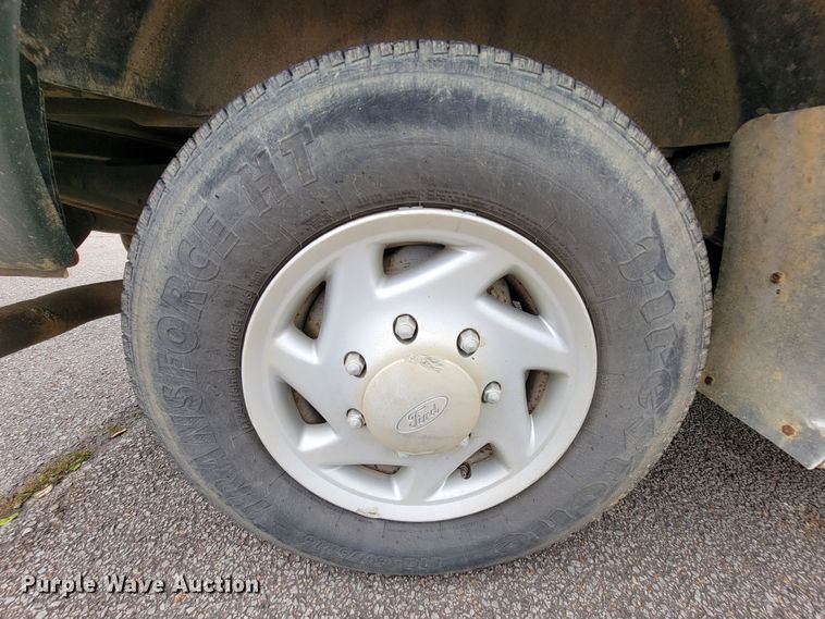 image for item IF9759 2004 Ford E350  van