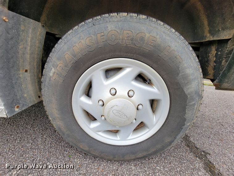 image for item IF9759 2004 Ford E350  van