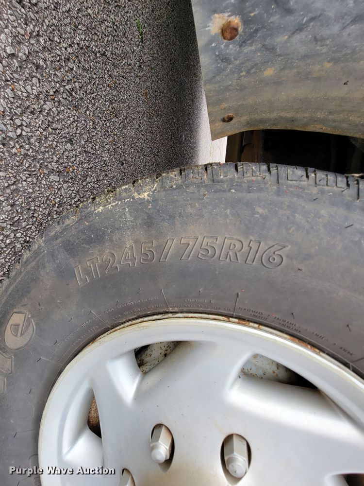 image for item IF9759 2004 Ford E350  van